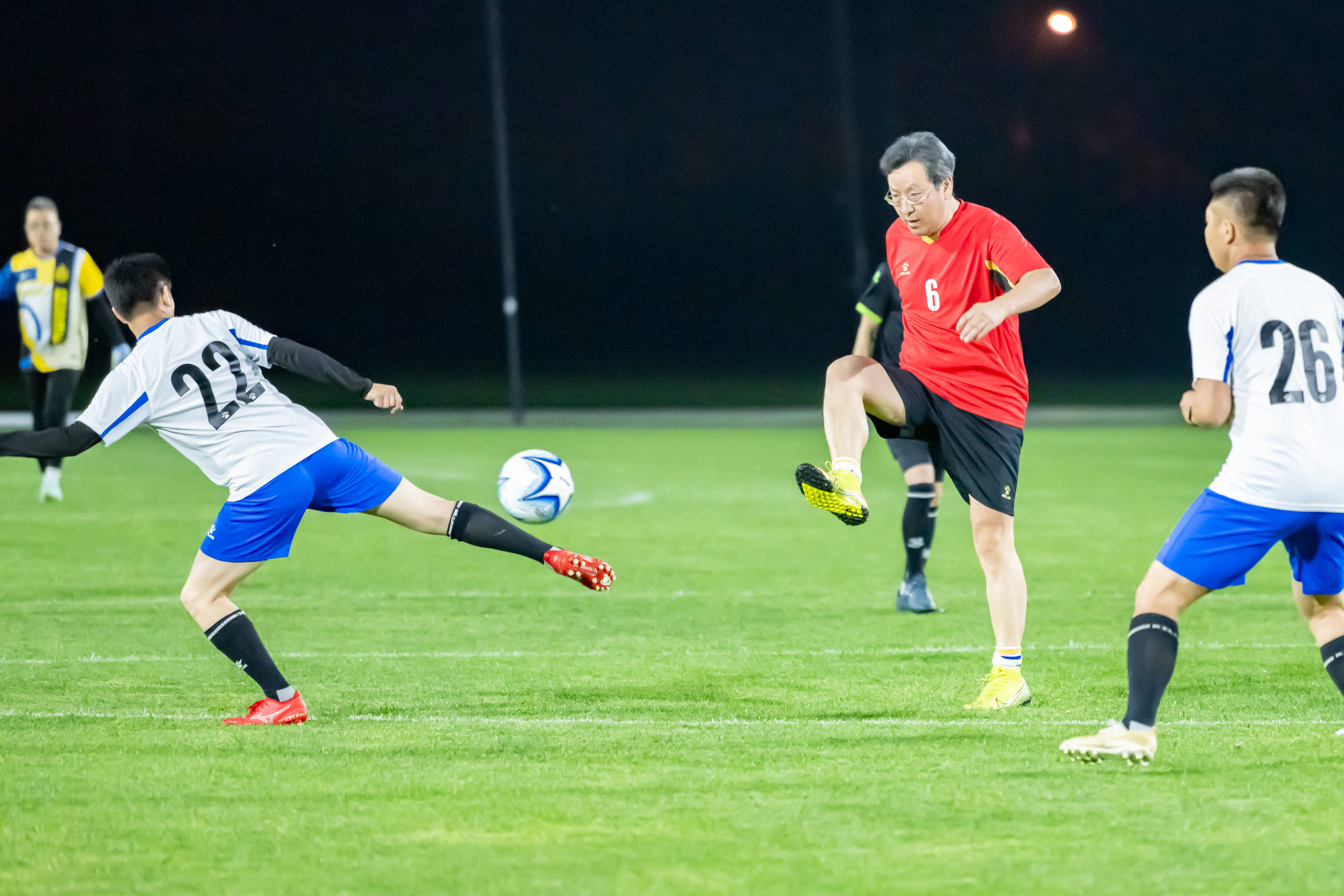 易被更年轻 易被更年轻